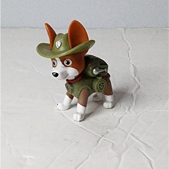 Rare Paw Patrol Figure Tracker Chihuahua Jungle 2.5" PVC Figure Spin Master Toy - Picture 1 of 4